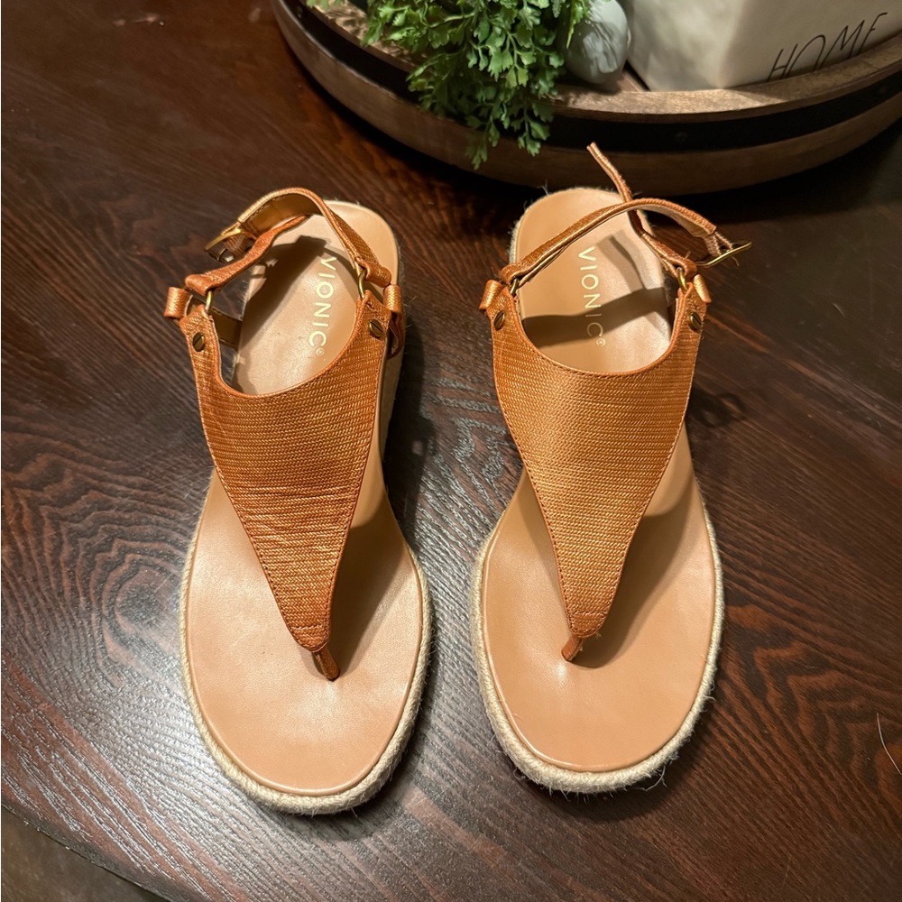 Kirra Tan Sandals Thong Style with Ankle Strap new condition/never worn no box